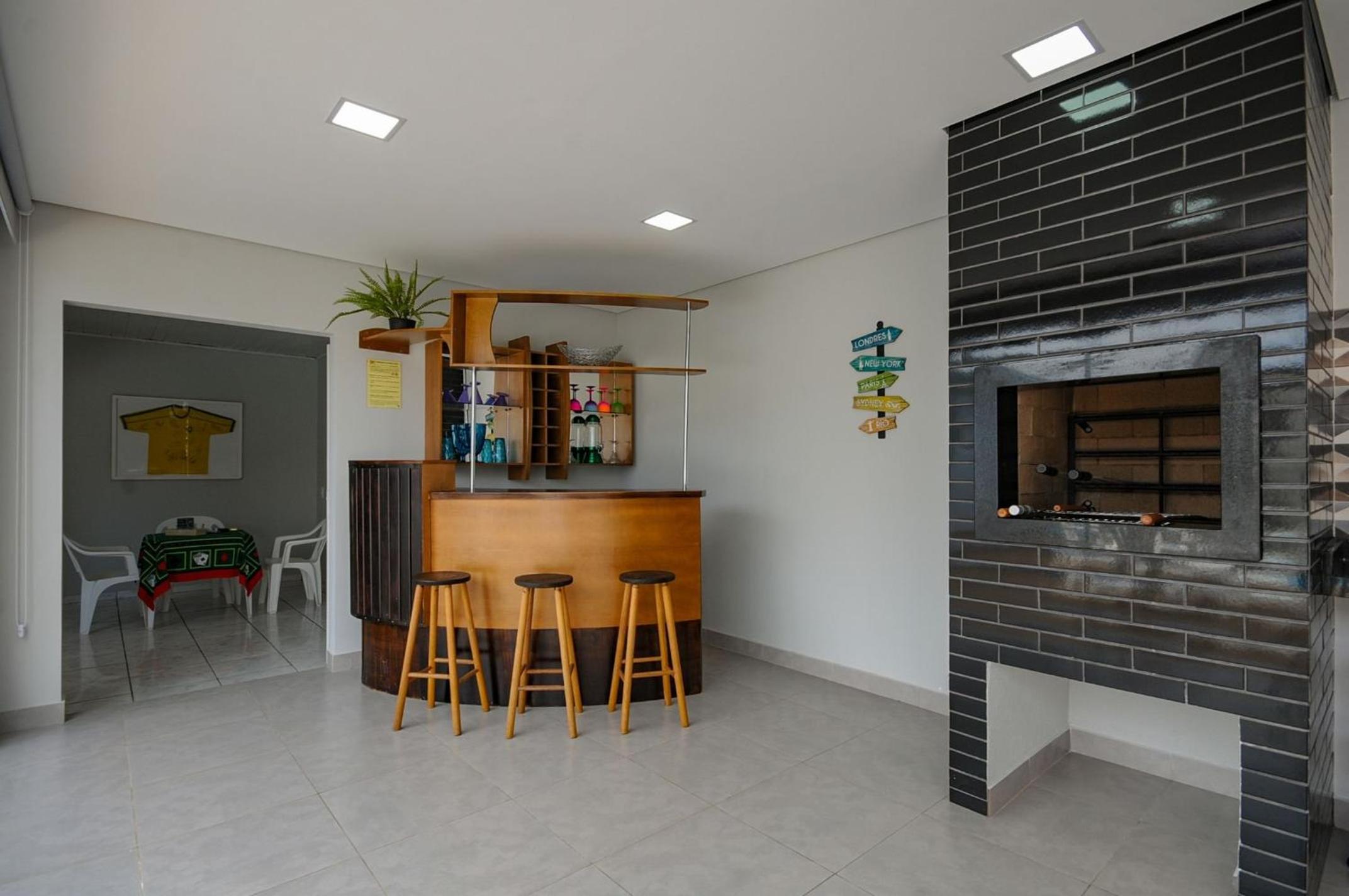 12 hóspedes - PISCINA tratamento com água salgada - Cozinha GOURMET - 4 QUARTOS - 3 BANHEIROS - GARAGEM - ESCRITORIO - 2,1 km do Cataratas JL Shopping