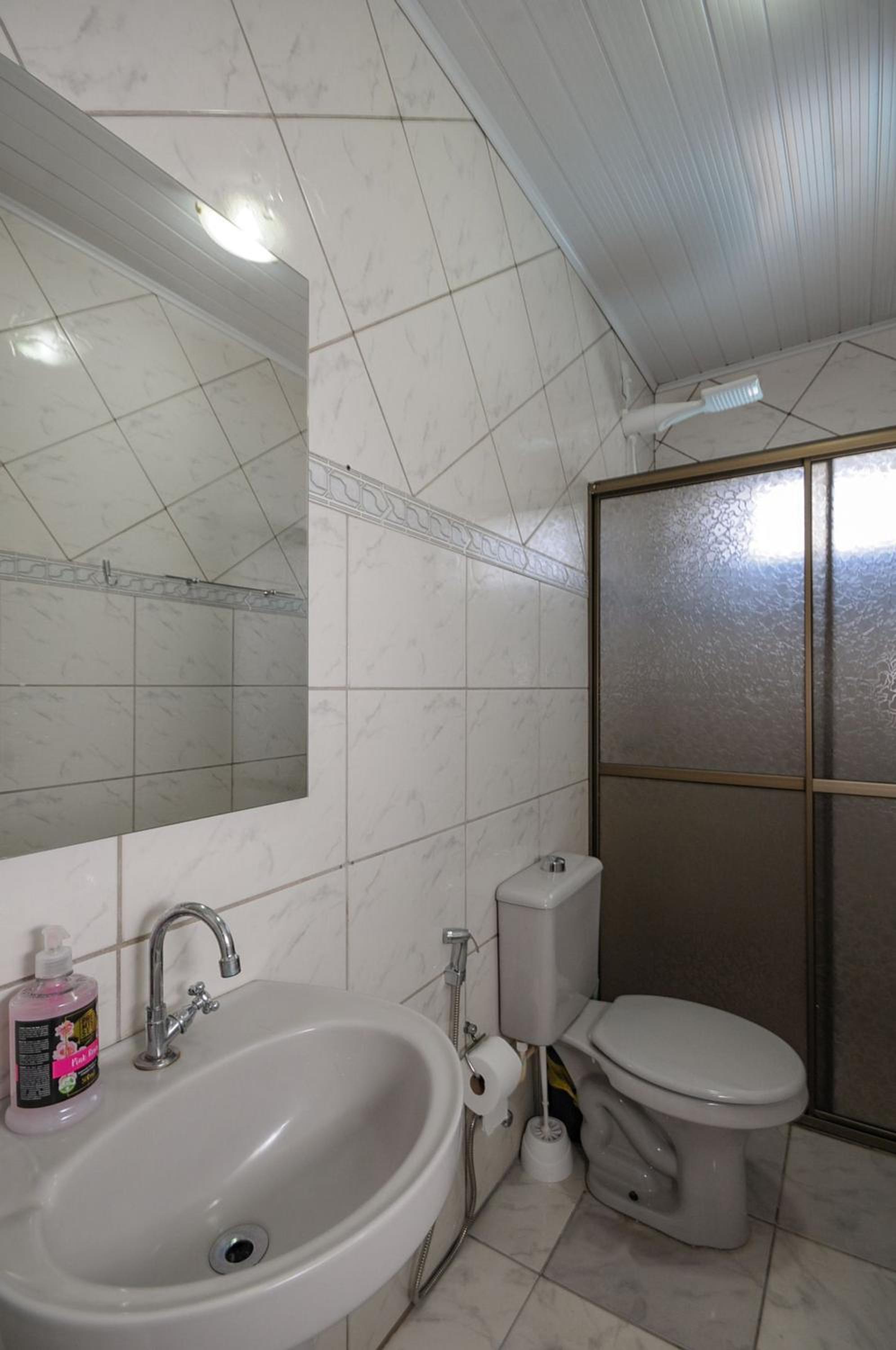 12 hóspedes - PISCINA tratamento com água salgada - Cozinha GOURMET - 4 QUARTOS - 3 BANHEIROS - GARAGEM - ESCRITORIO - 2,1 km do Cataratas JL Shopping