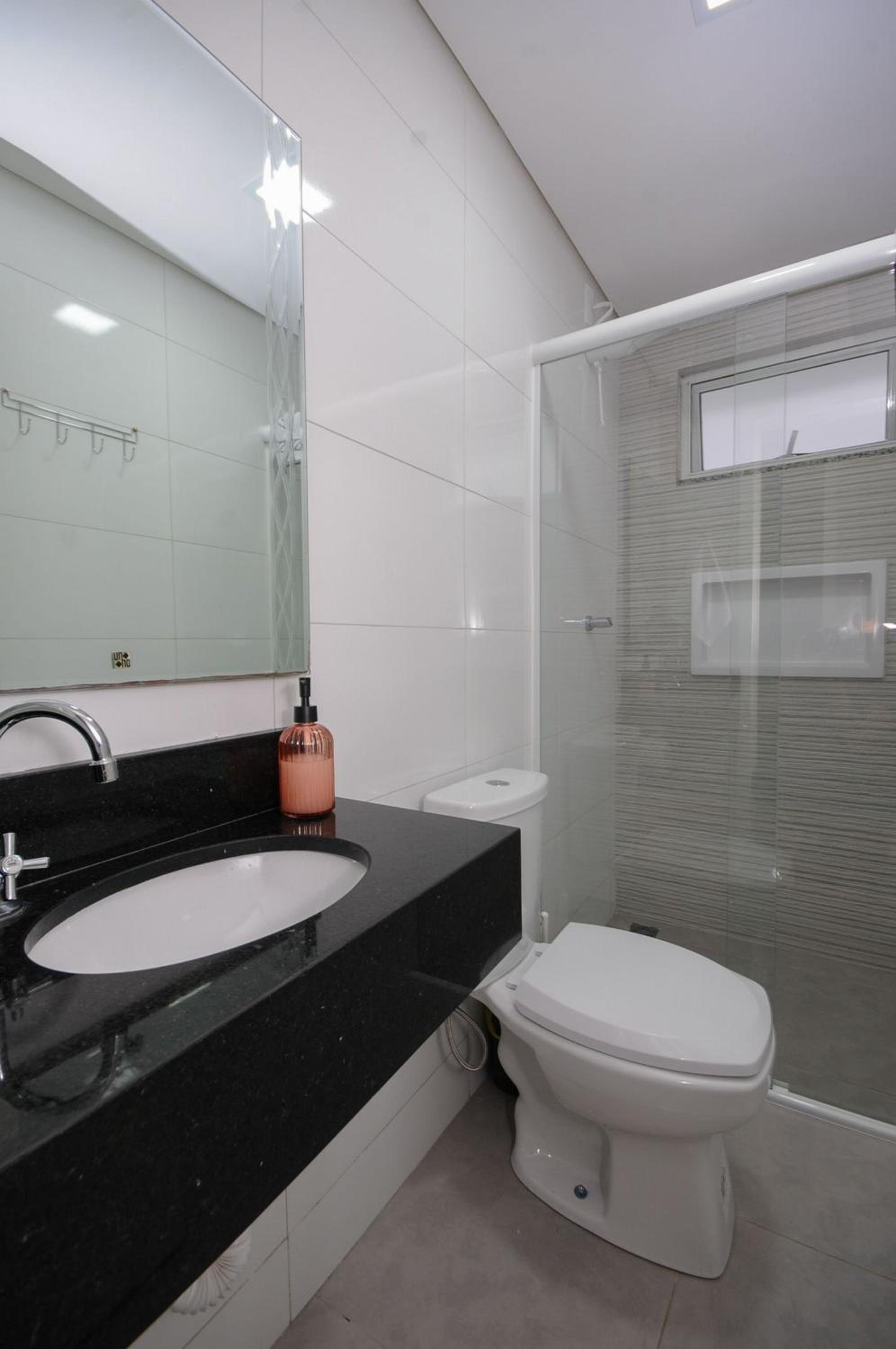 12 hóspedes - PISCINA tratamento com água salgada - Cozinha GOURMET - 4 QUARTOS - 3 BANHEIROS - GARAGEM - ESCRITORIO - 2,1 km do Cataratas JL Shopping