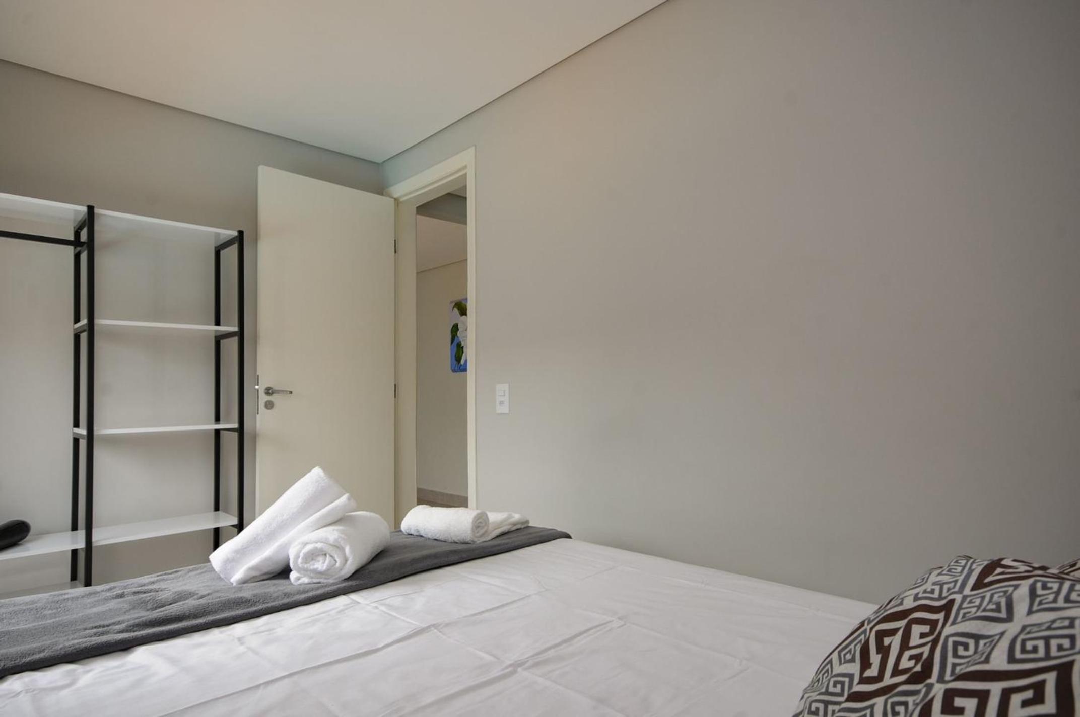 12 hóspedes - PISCINA tratamento com água salgada - Cozinha GOURMET - 4 QUARTOS - 3 BANHEIROS - GARAGEM - ESCRITORIO - 2,1 km do Cataratas JL Shopping