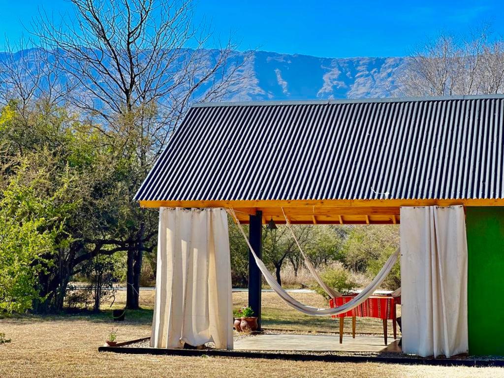 CASALINDA EN LA MONTAÑA CON PISCINA y WIFI