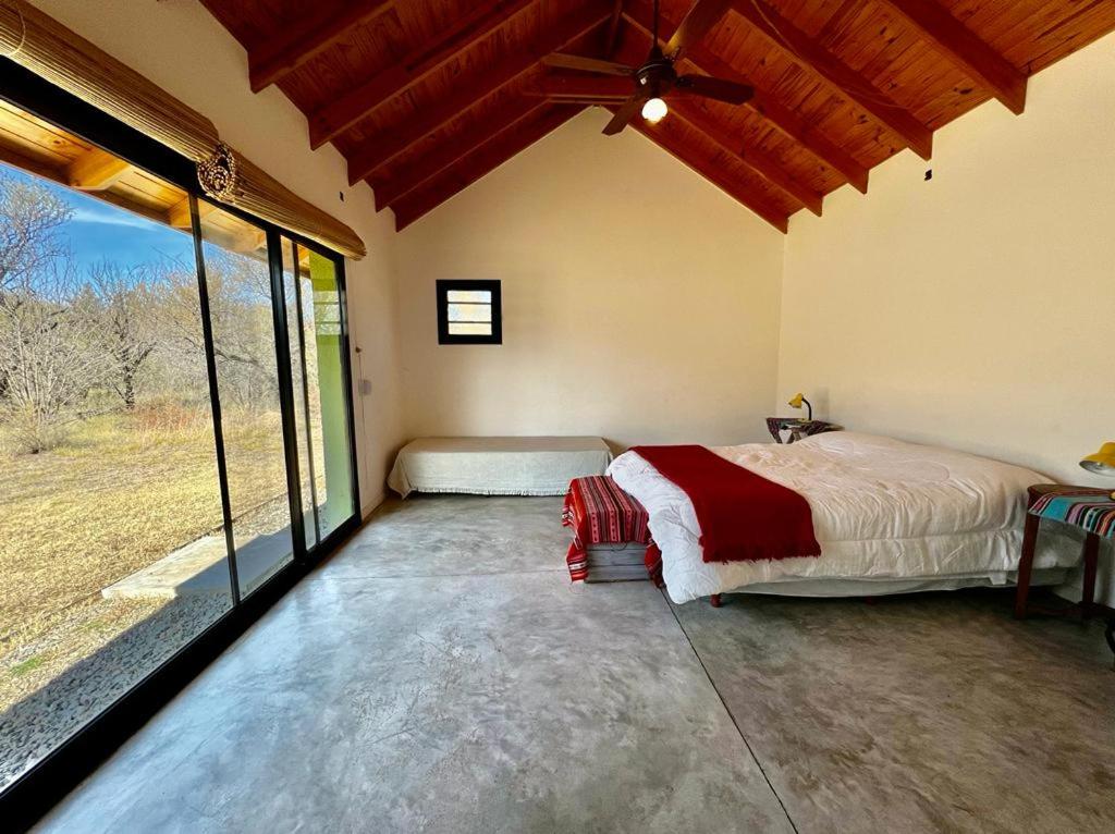 CASALINDA EN LA MONTAÑA CON PISCINA y WIFI