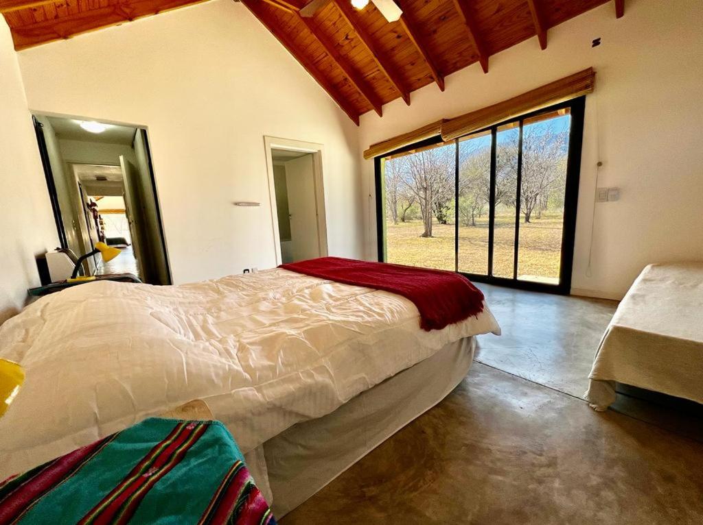 CASALINDA EN LA MONTAÑA CON PISCINA y WIFI