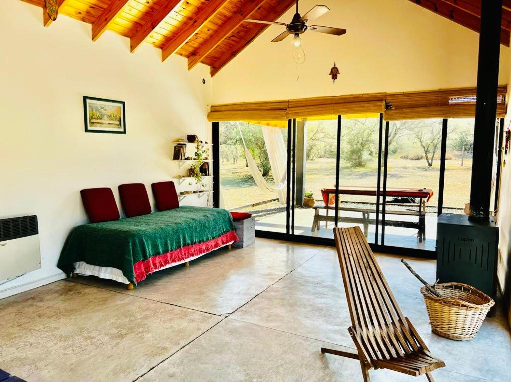 CASALINDA EN LA MONTAÑA CON PISCINA y WIFI