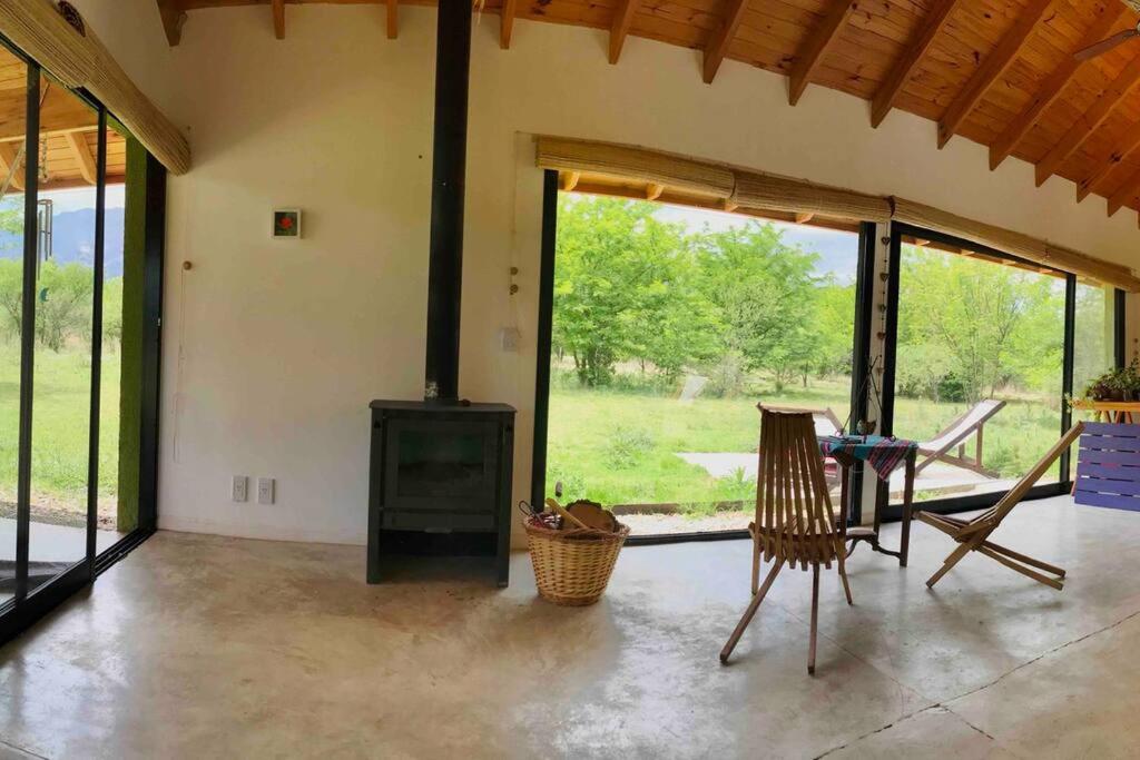 CASALINDA EN LA MONTAÑA CON PISCINA y WIFI