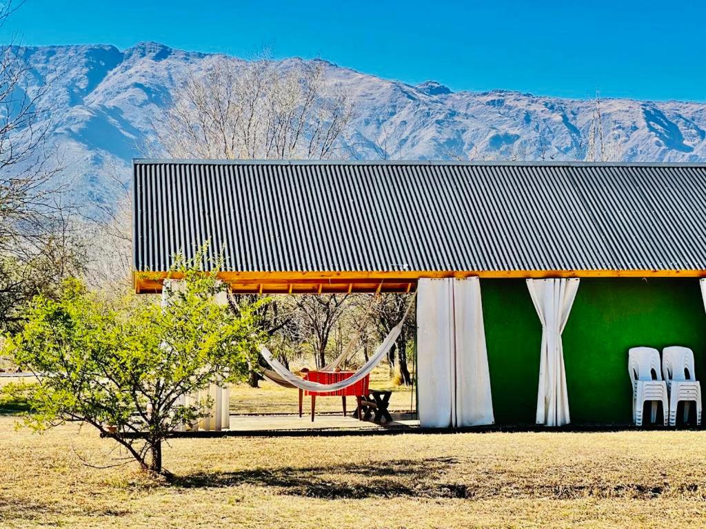 CASALINDA EN LA MONTAÑA CON PISCINA y WIFI