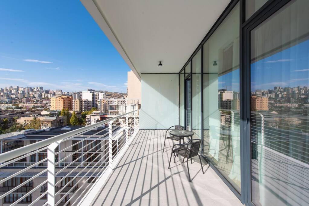 Modern 1BR near Delisi Metro - Perfect for Business & Long stays view 4