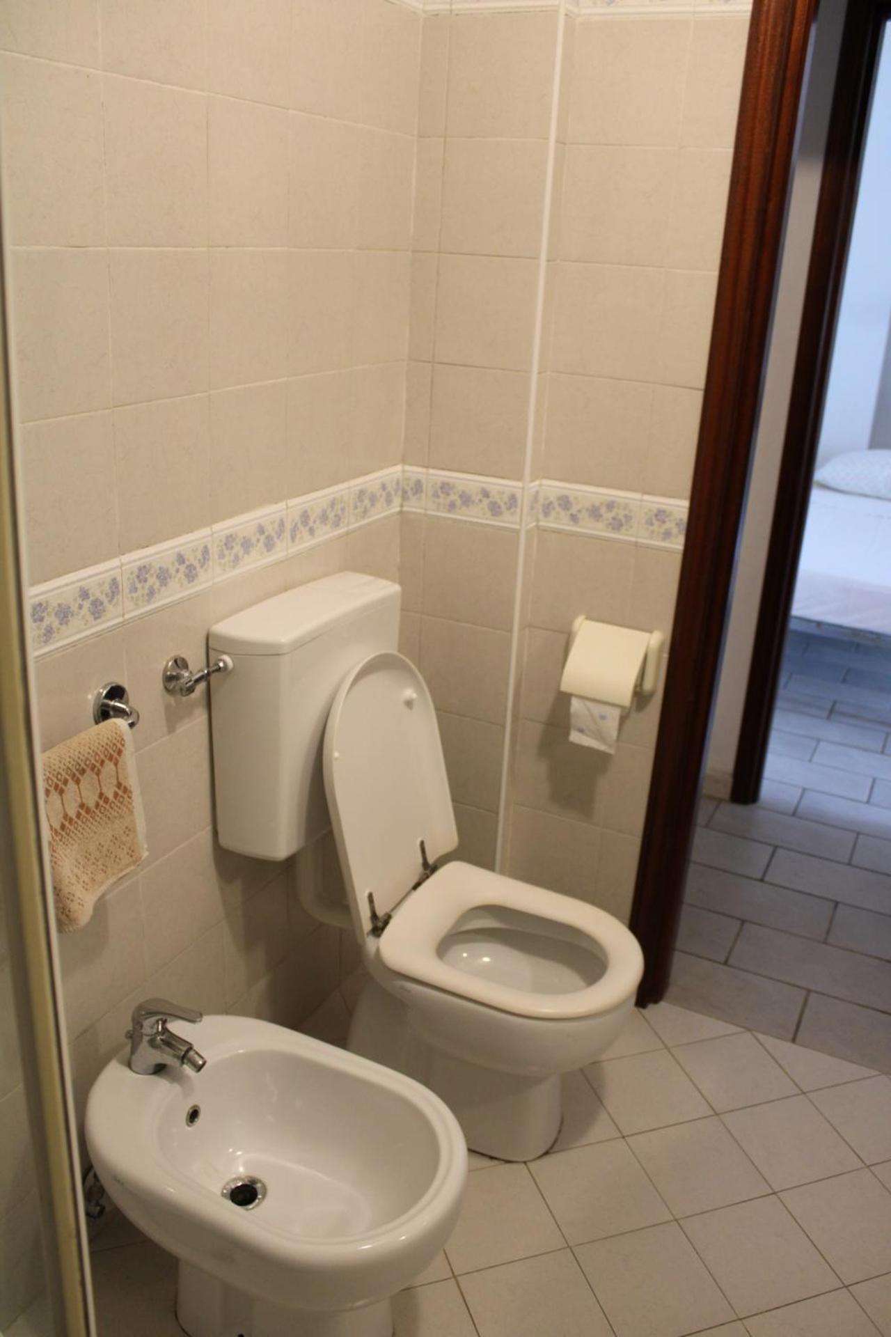 Il Faro en Celle Ligure — bathroom