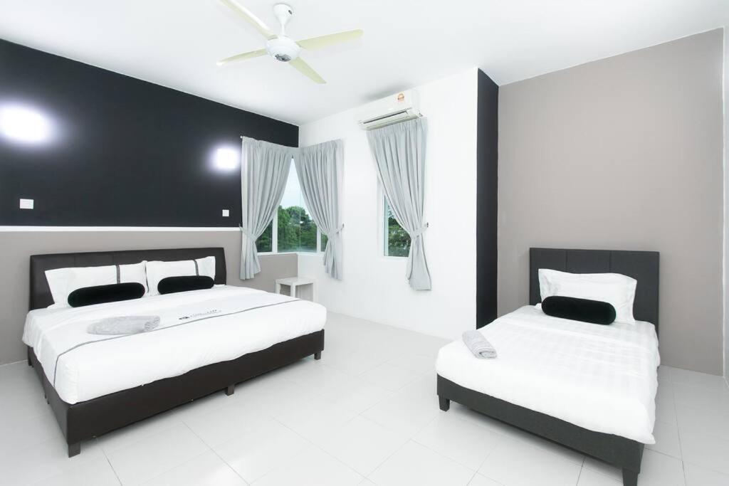 Beach side spacious 5BR 20pax pool house photo 5