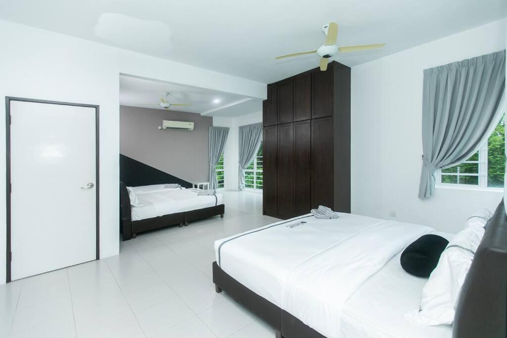 Beach side spacious 5BR 20pax pool house photo 7