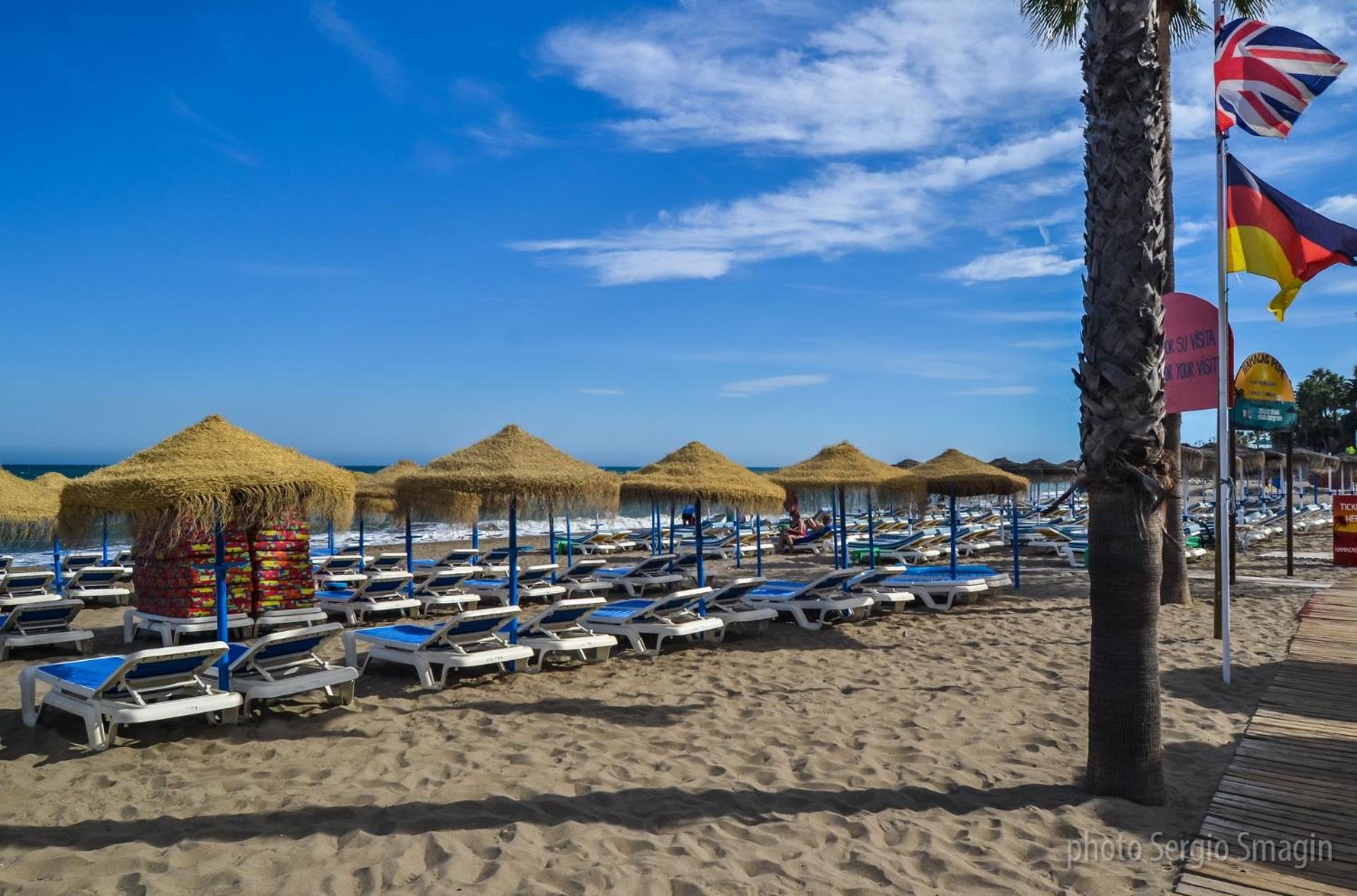 Los patos I Apartamentos - Segunda línea de playa - PARKING GRATIS - PISCINA view 2