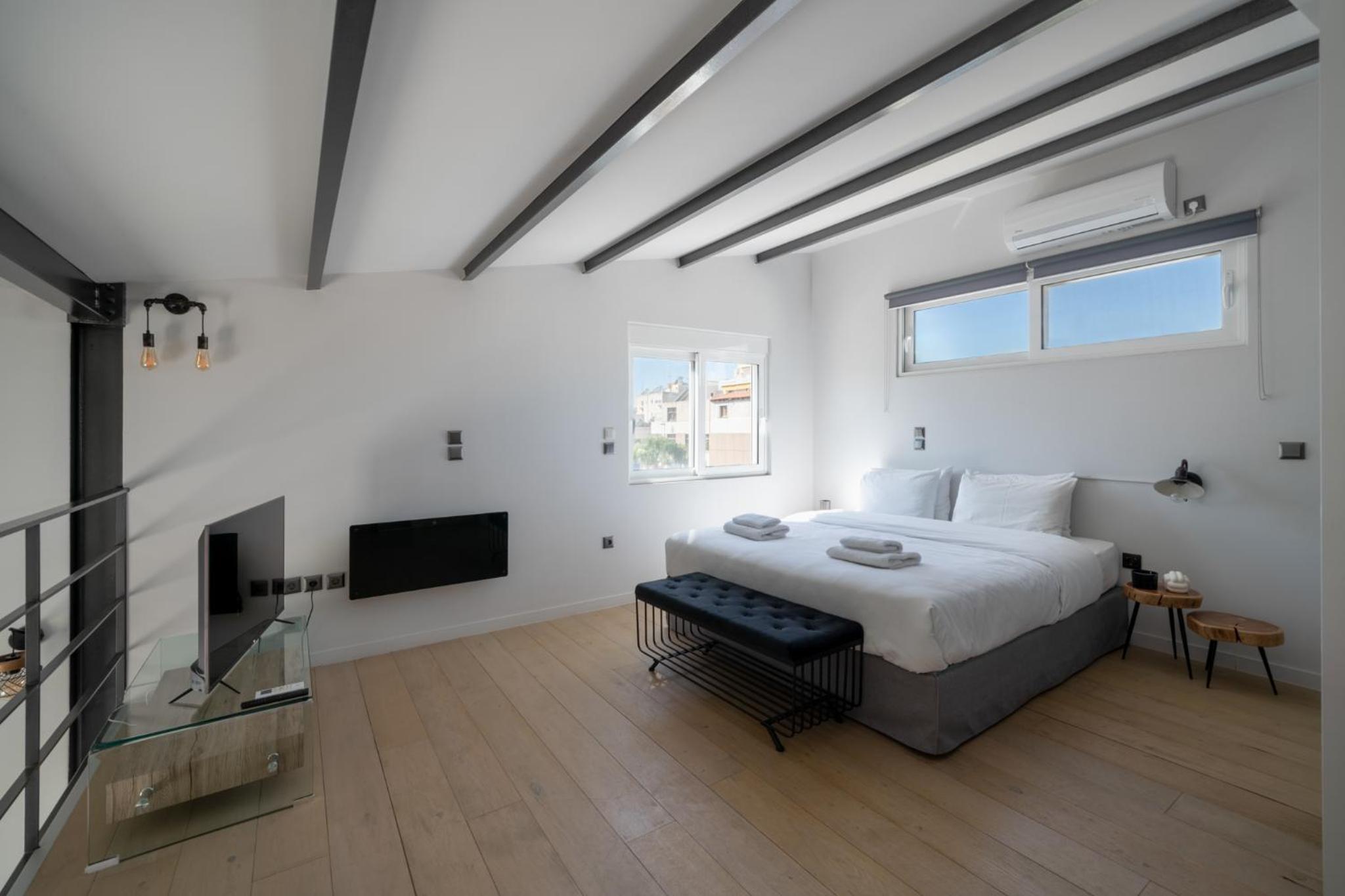 One Shade of Grey Loft with Private Terrace