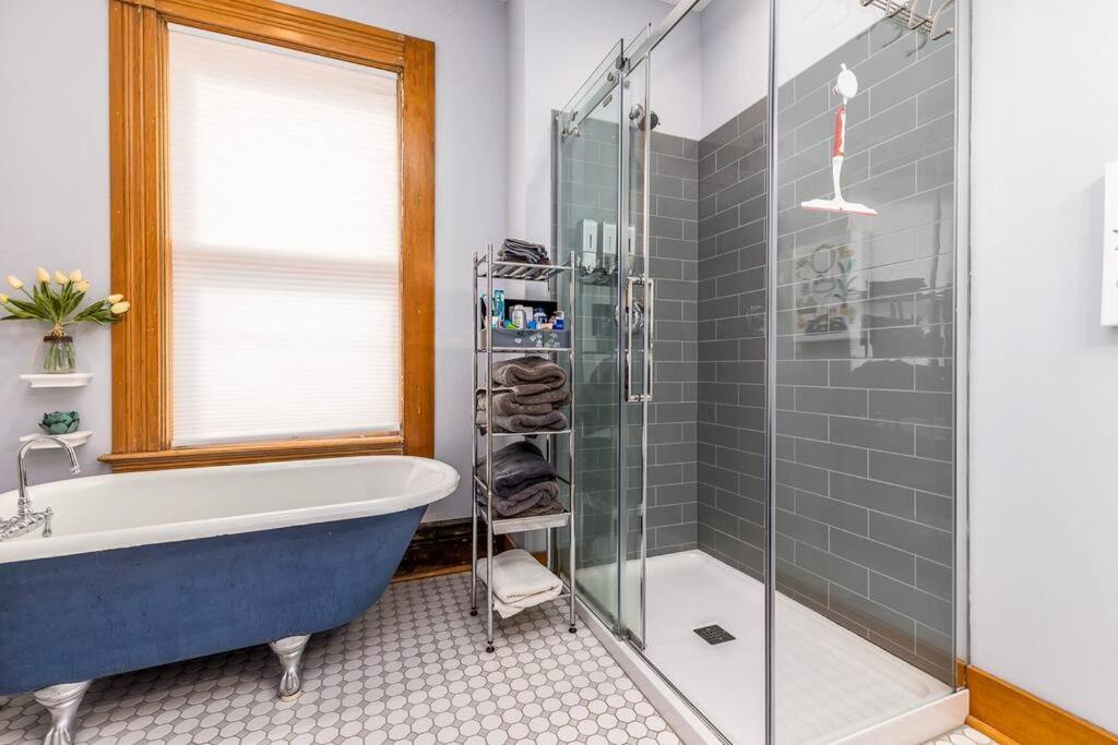 The Dubuque House - Historic Downtown Location! view 2