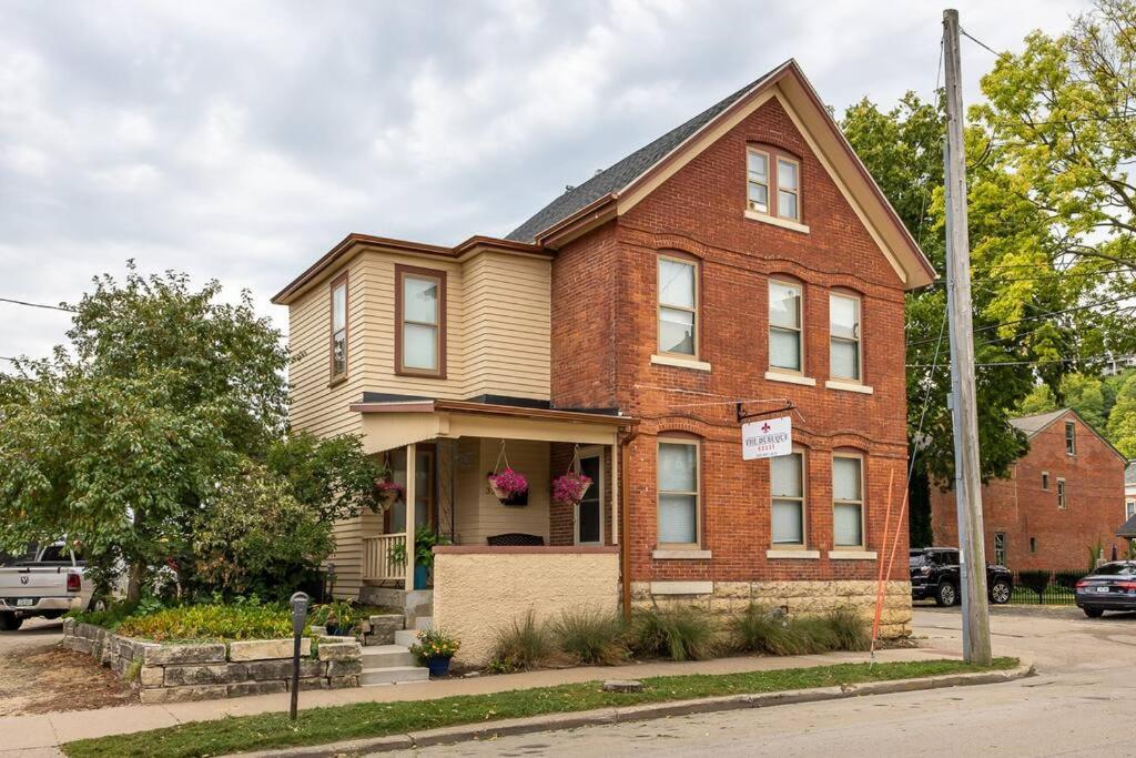 The Dubuque House - Historic Downtown Location! view 3
