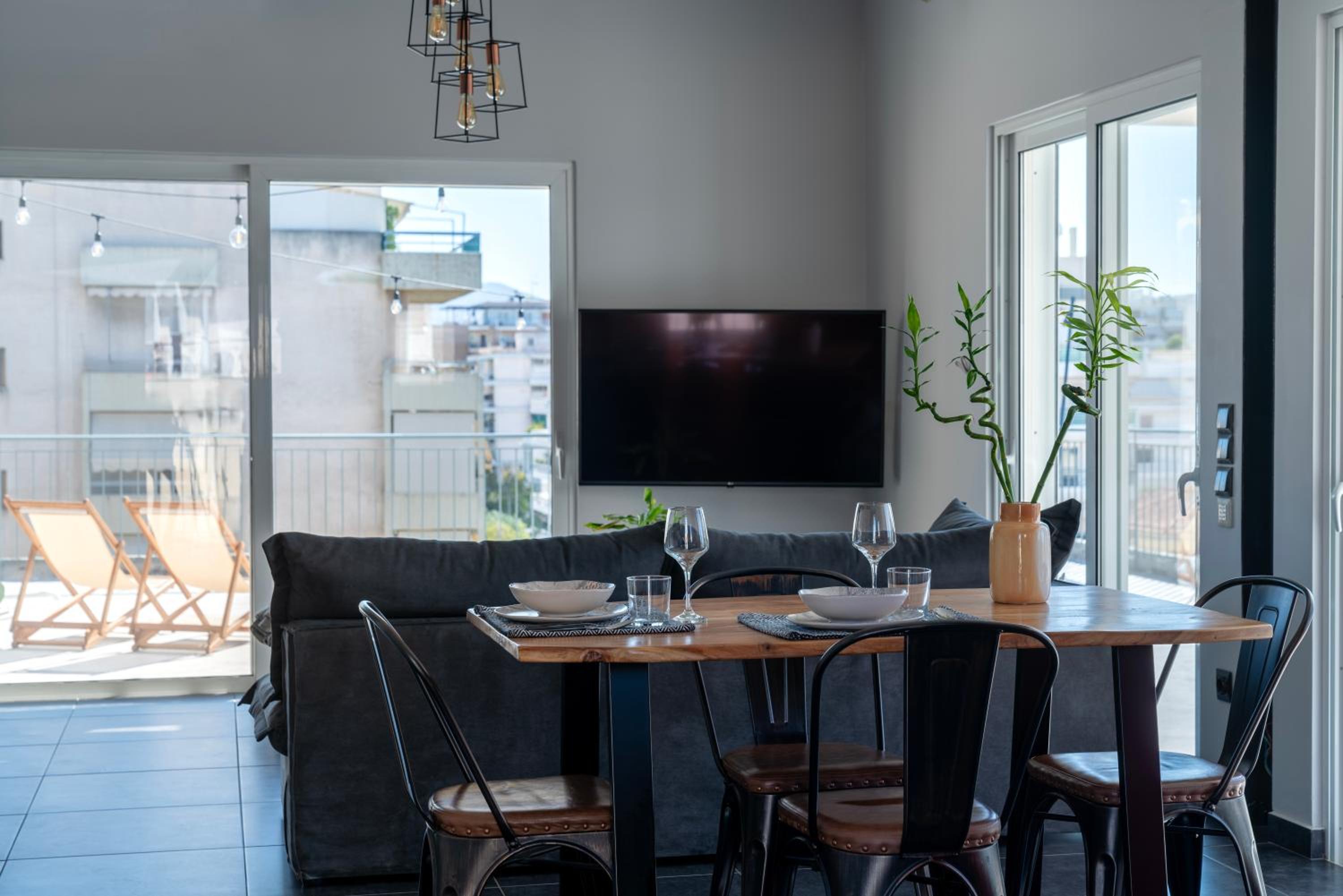 One Shade of Grey Loft with Private Terrace