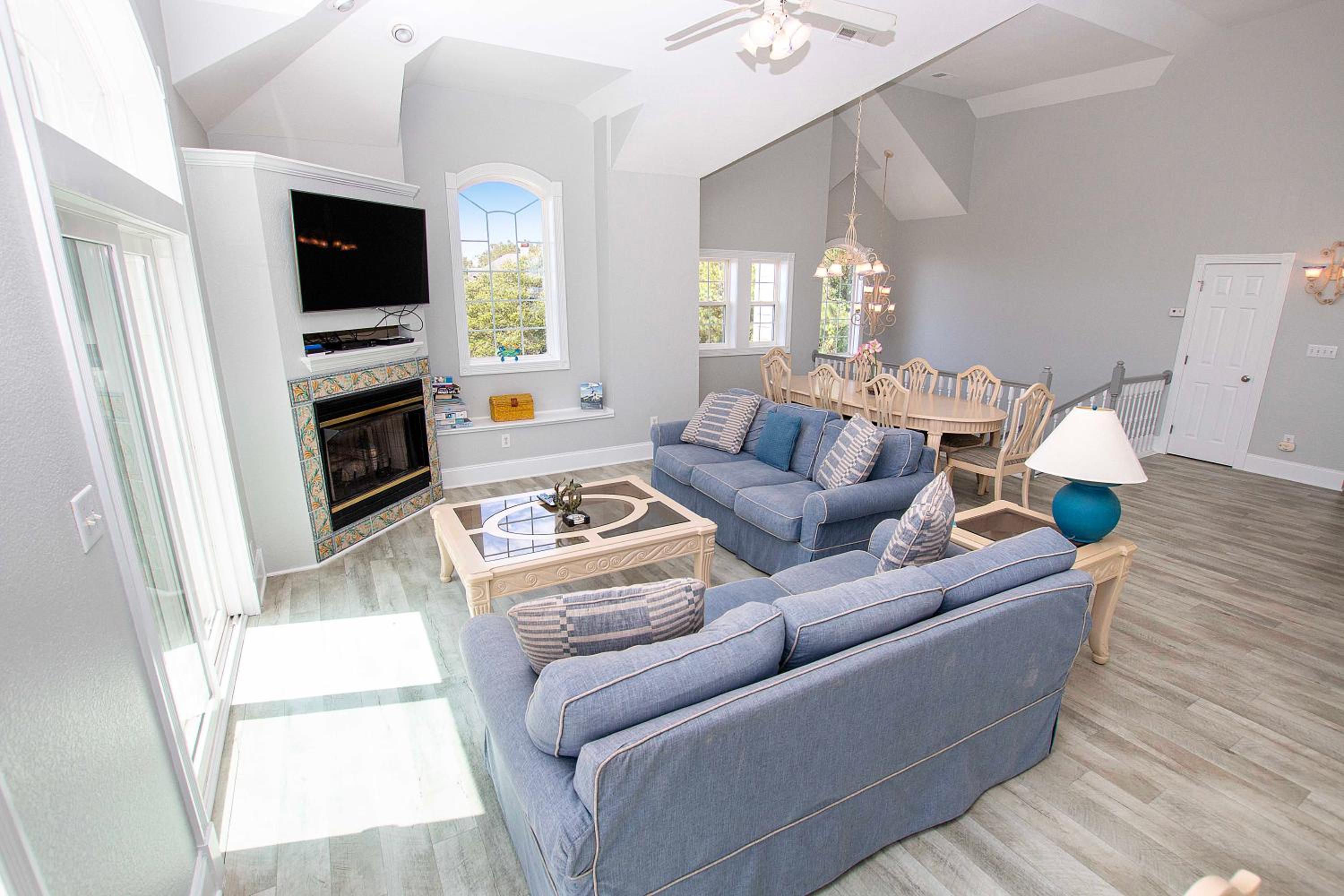 Oceanside, 8 BRs, Private Pool, Hot Tub, Close to Beach Access, PI62, Jewel of the Isle