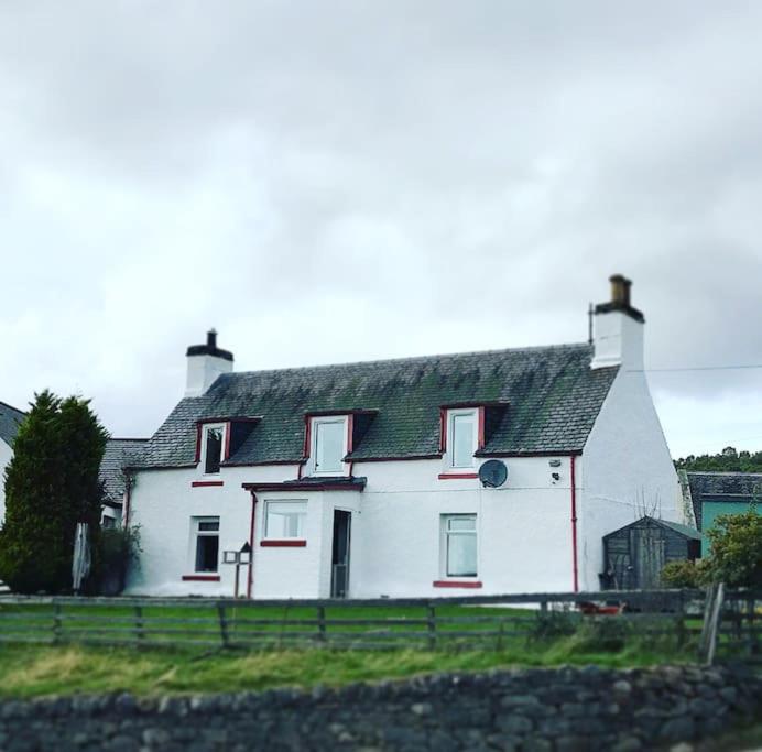 Traditional Croft Cottage Minutes from Lochness view 5