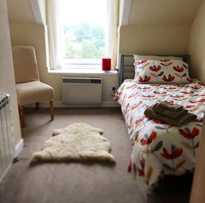 Traditional Croft Cottage Minutes from Lochness view 2