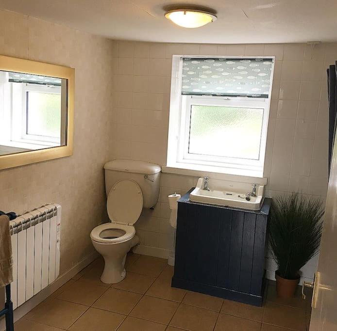 Traditional Croft Cottage Minutes from Lochness view 3