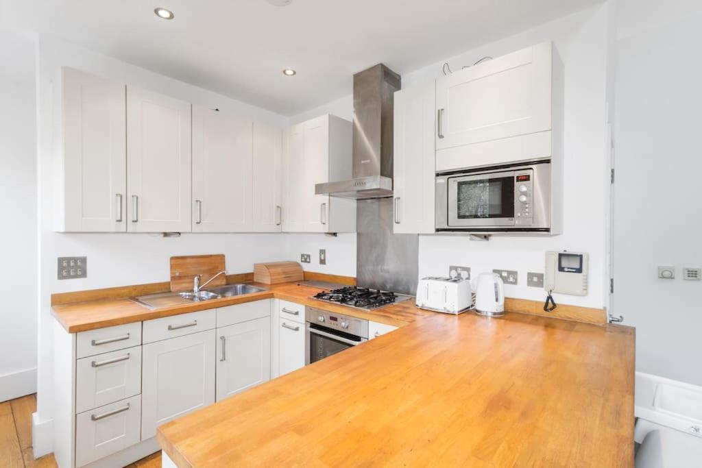 2 Bed Private Townhouse Mews, King's Cross London
