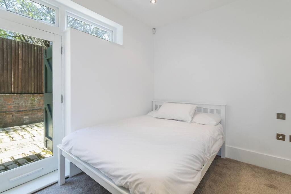 2 Bed Private Townhouse Mews, King's Cross London