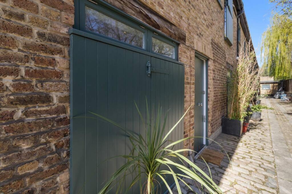 2 Bed Private Townhouse Mews, King's Cross London