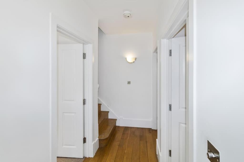 2 Bed Private Townhouse Mews, King's Cross London