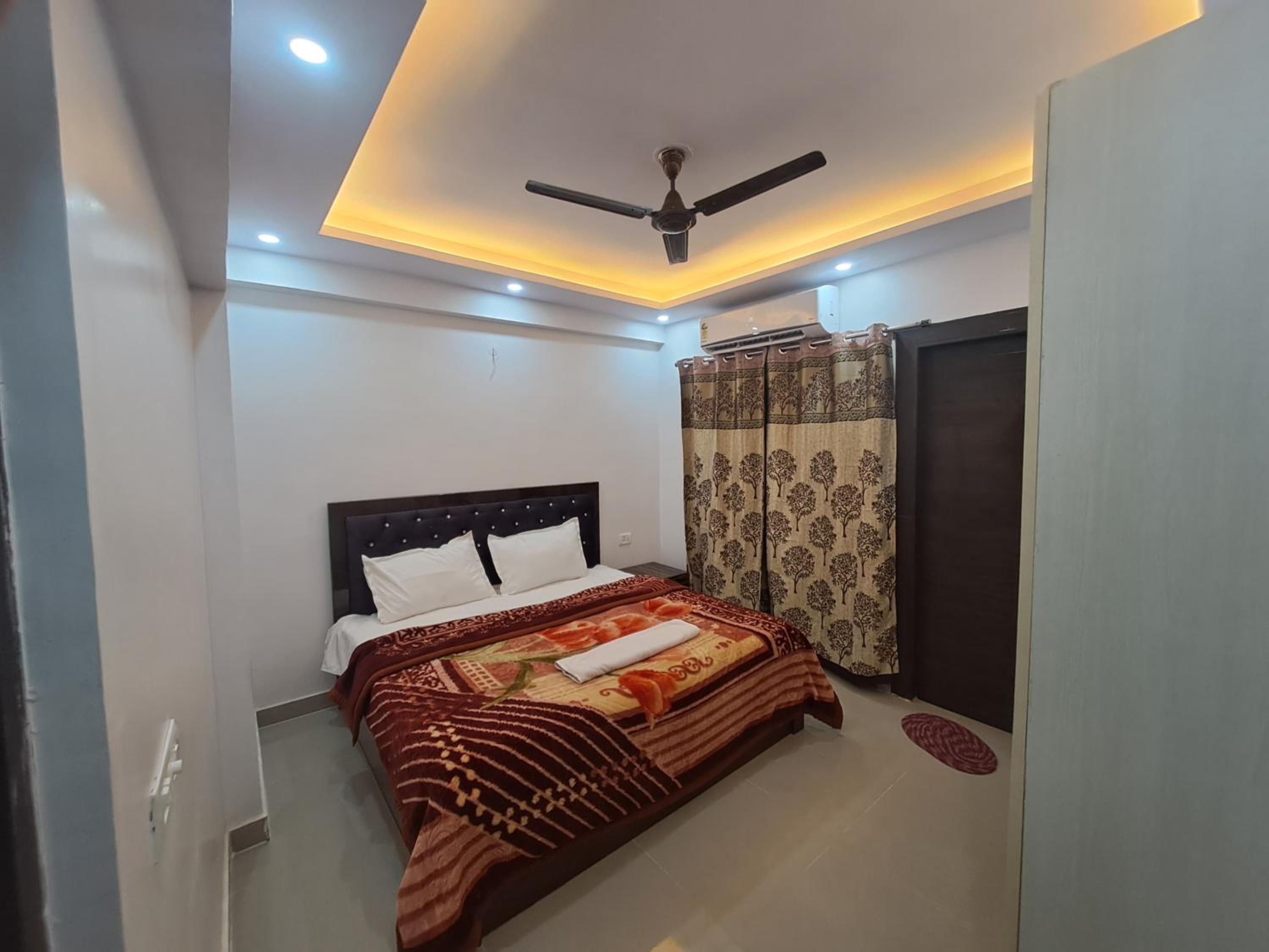 Gokul 2 Bhk Entire Flat , Nr Hindon Airport, Bhopura, Bharat City, Tila Mod, Ghaziabad, NCR