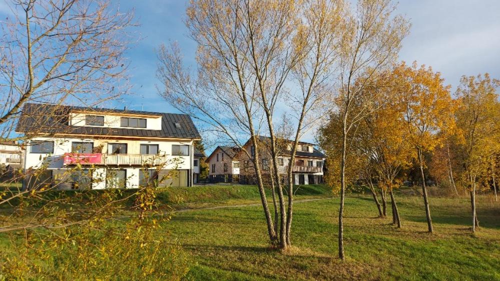 Lipno Apartments BERGMAX, Ski Areál Lipno 16min dojezd - Resort Malé Lipno s terasou a zahrádkou, parking free