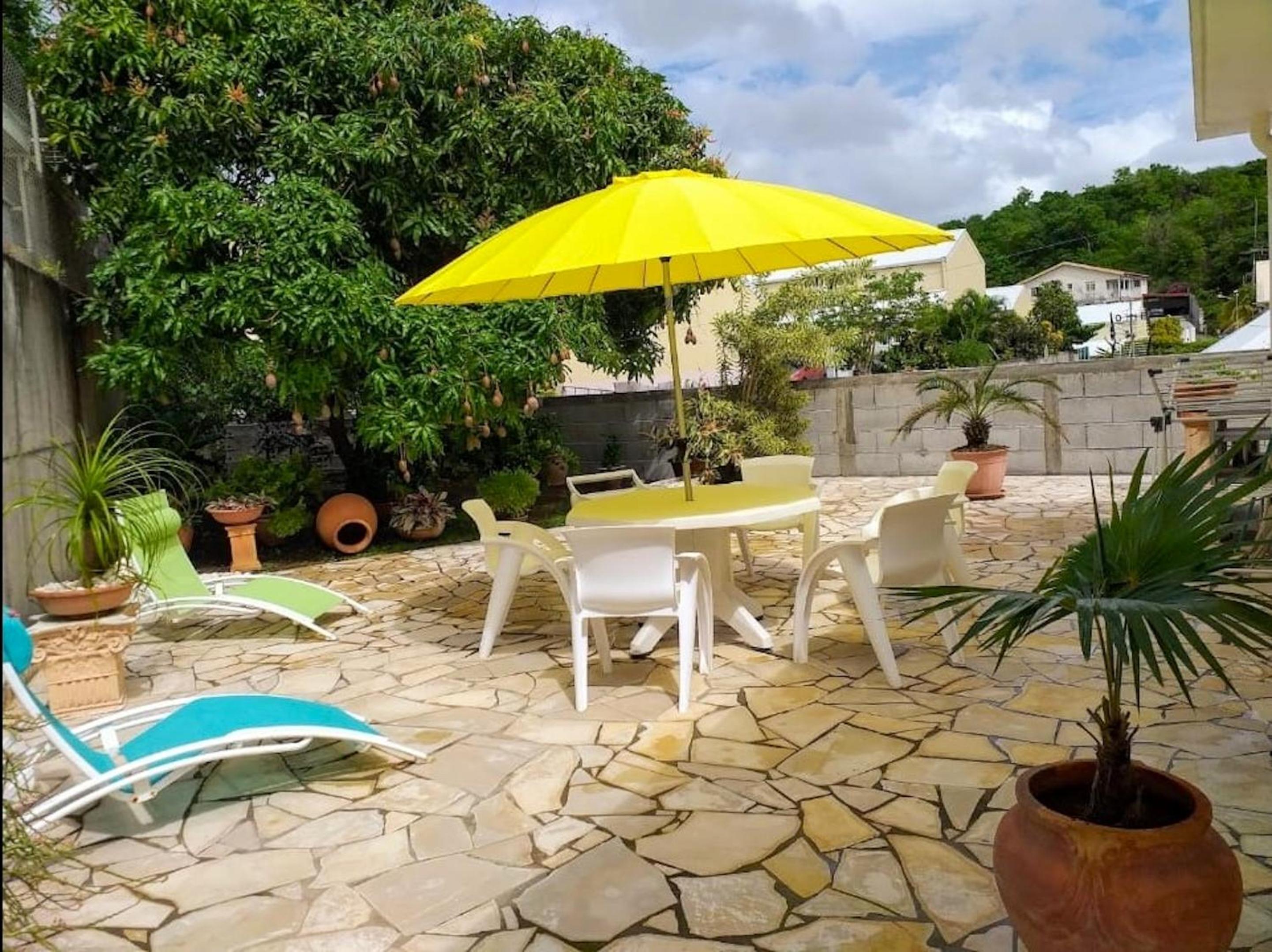 Maison charmante avec jardin à Sainte-Luce, idéale pour familles view 3