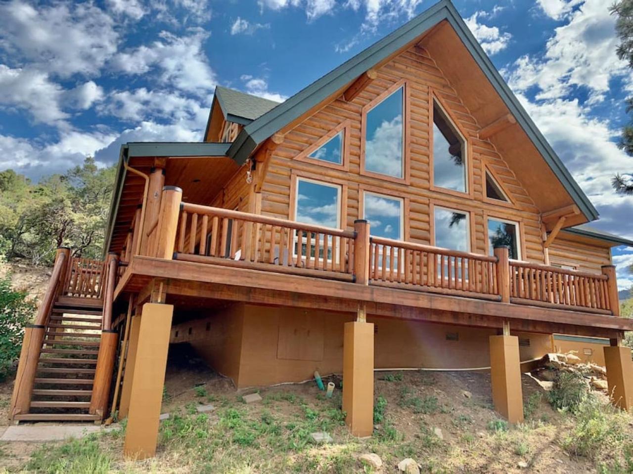 Hilltop Chalet-Stunning Views, 3mi from downtown view 3