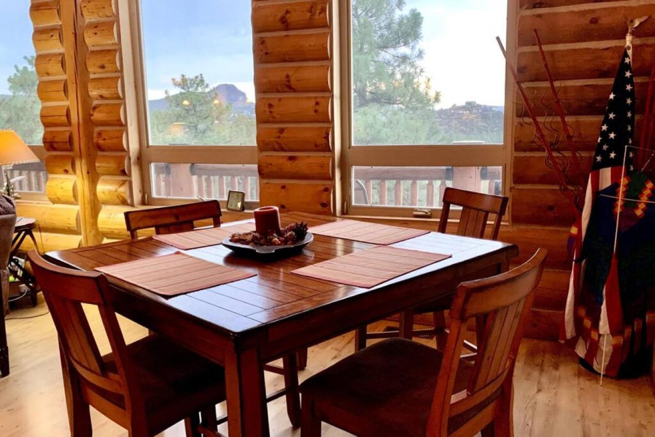 Hilltop Chalet-Stunning Views, 3mi from downtown view 4