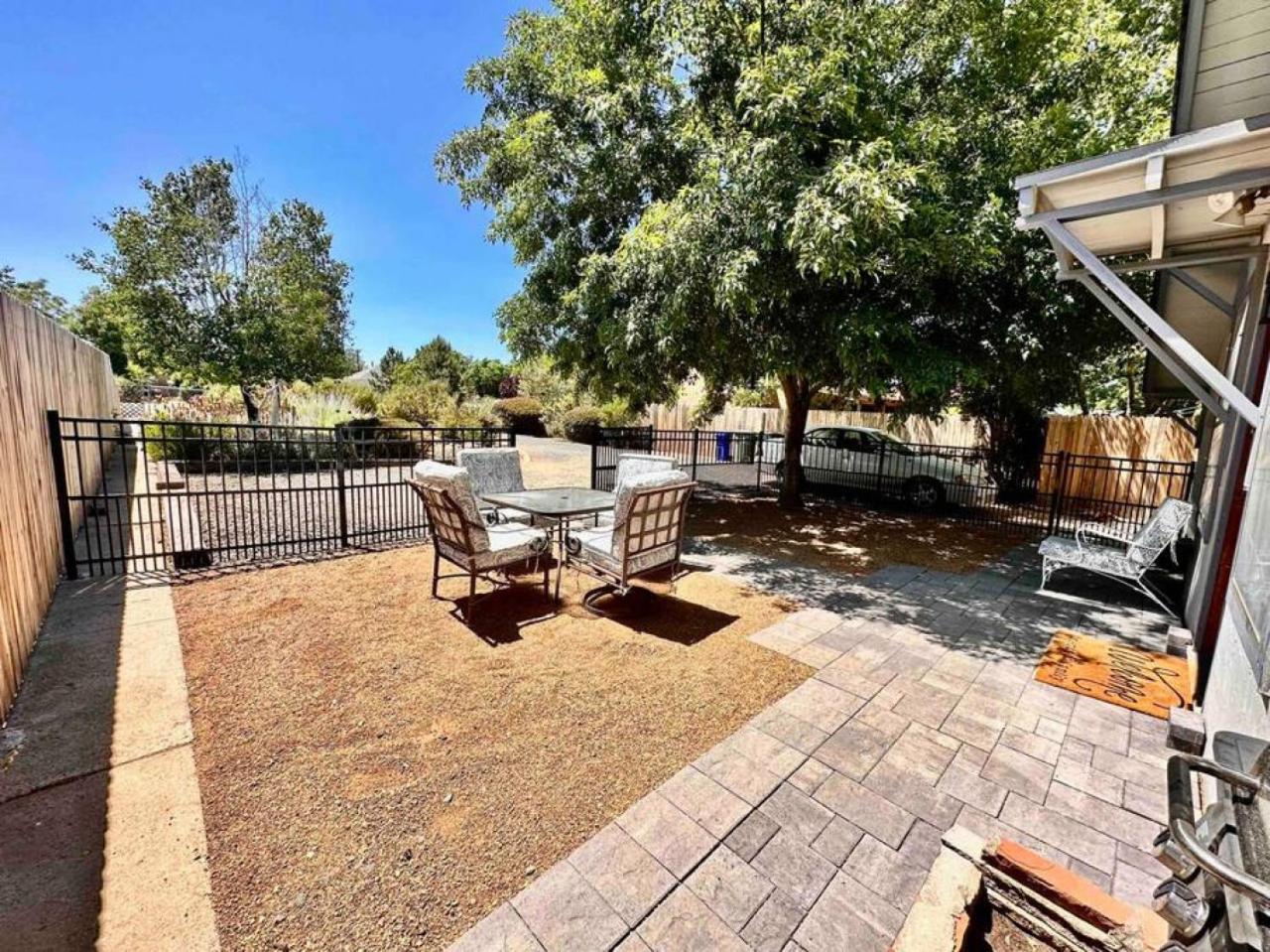 Prescott Valley Vacations - The Virginia Blue Walk To Downtown Prescott - Property Image 1