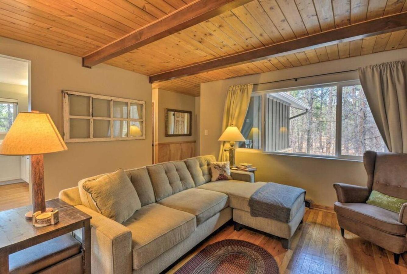 Pine Cone Lodge - Family Cabin view 2