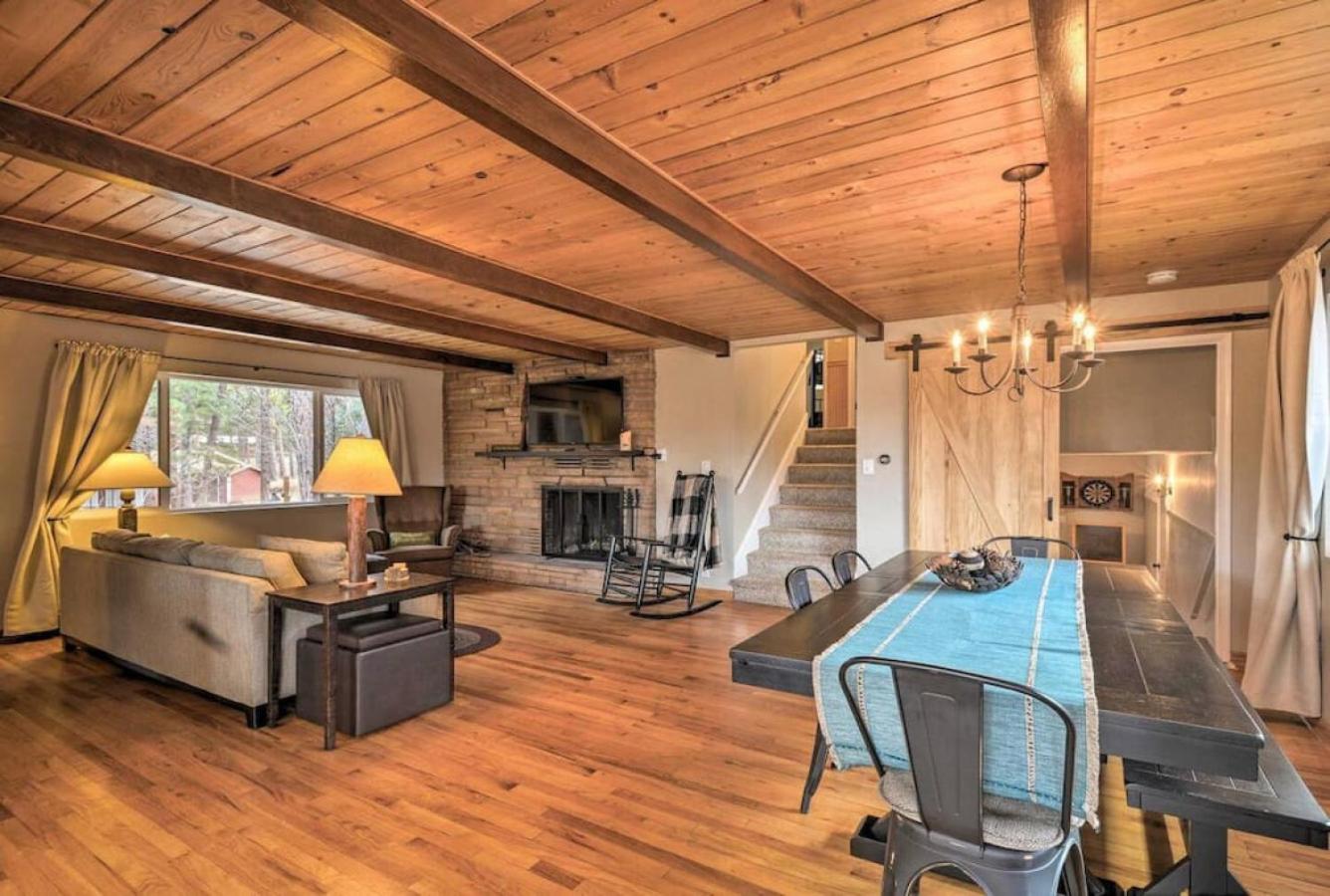Pine Cone Lodge - Family Cabin view 4