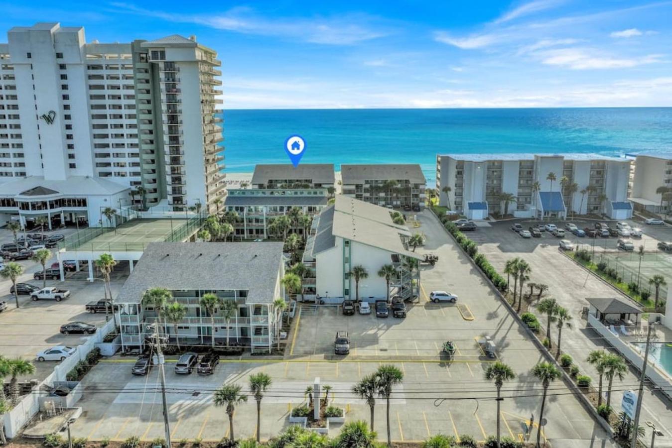 Luxury Top-Floor Gulf-View Condo w/ Bunkroom & Balcony