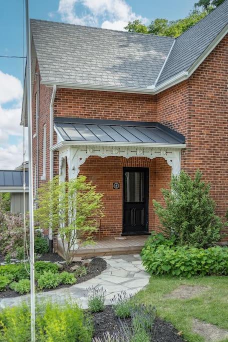 Lakeview Luxury Farmhouse Retreat - Hot Tub - Games Room