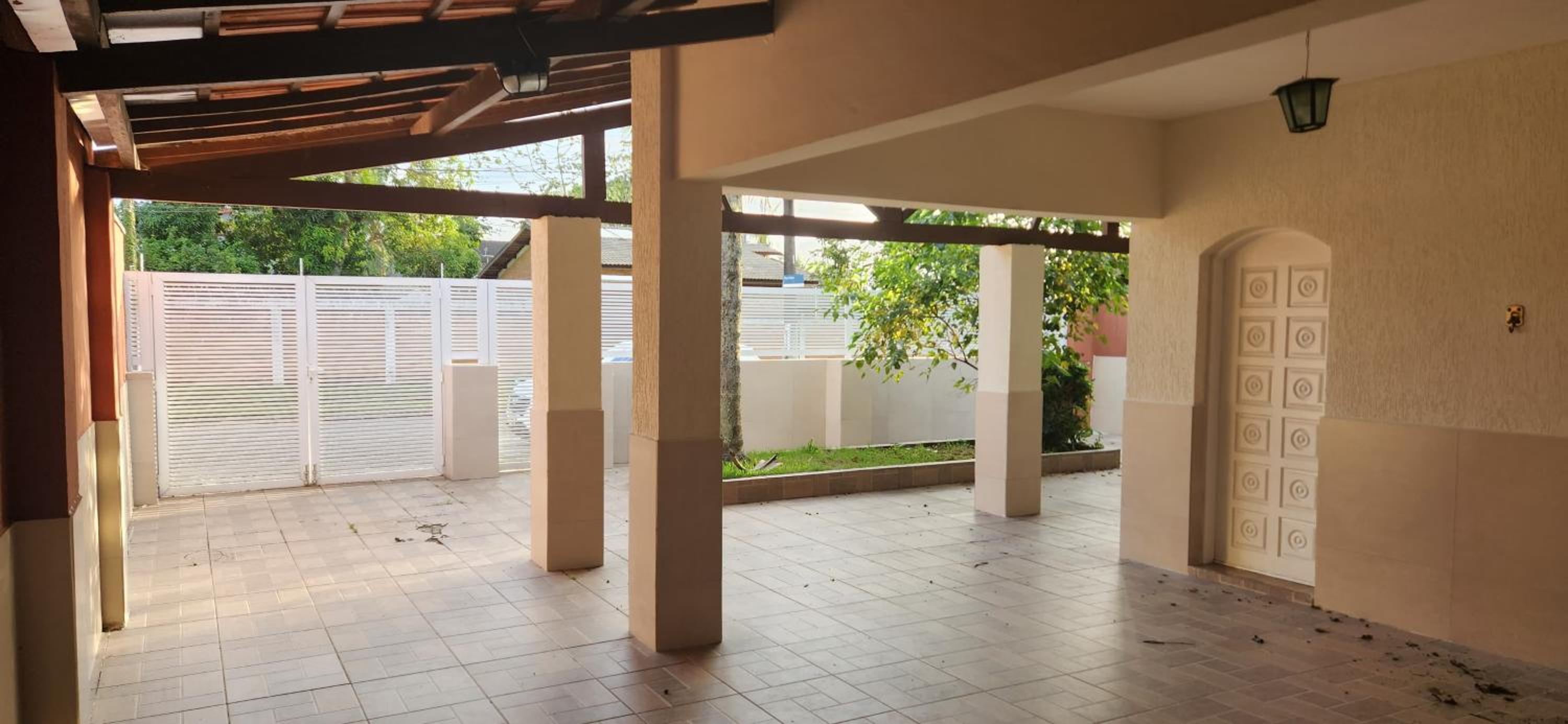 Casa em Caraguatatuba com piscina e churrasqueira