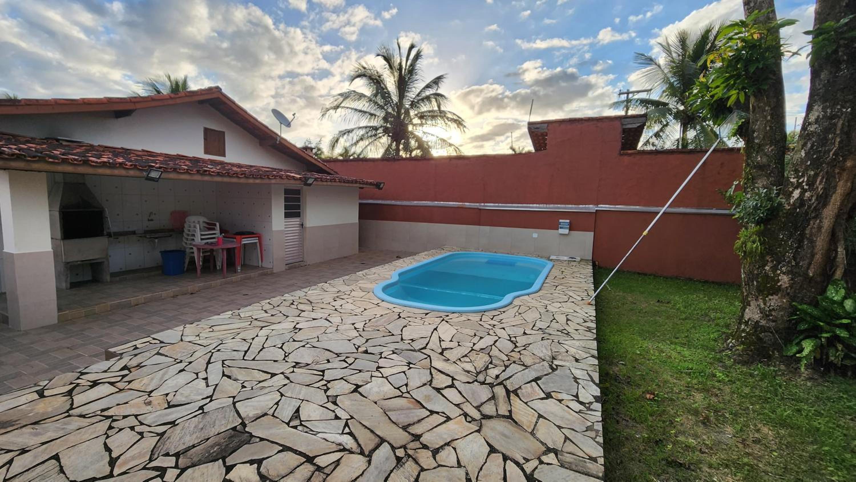 Casa em Caraguatatuba com piscina e churrasqueira