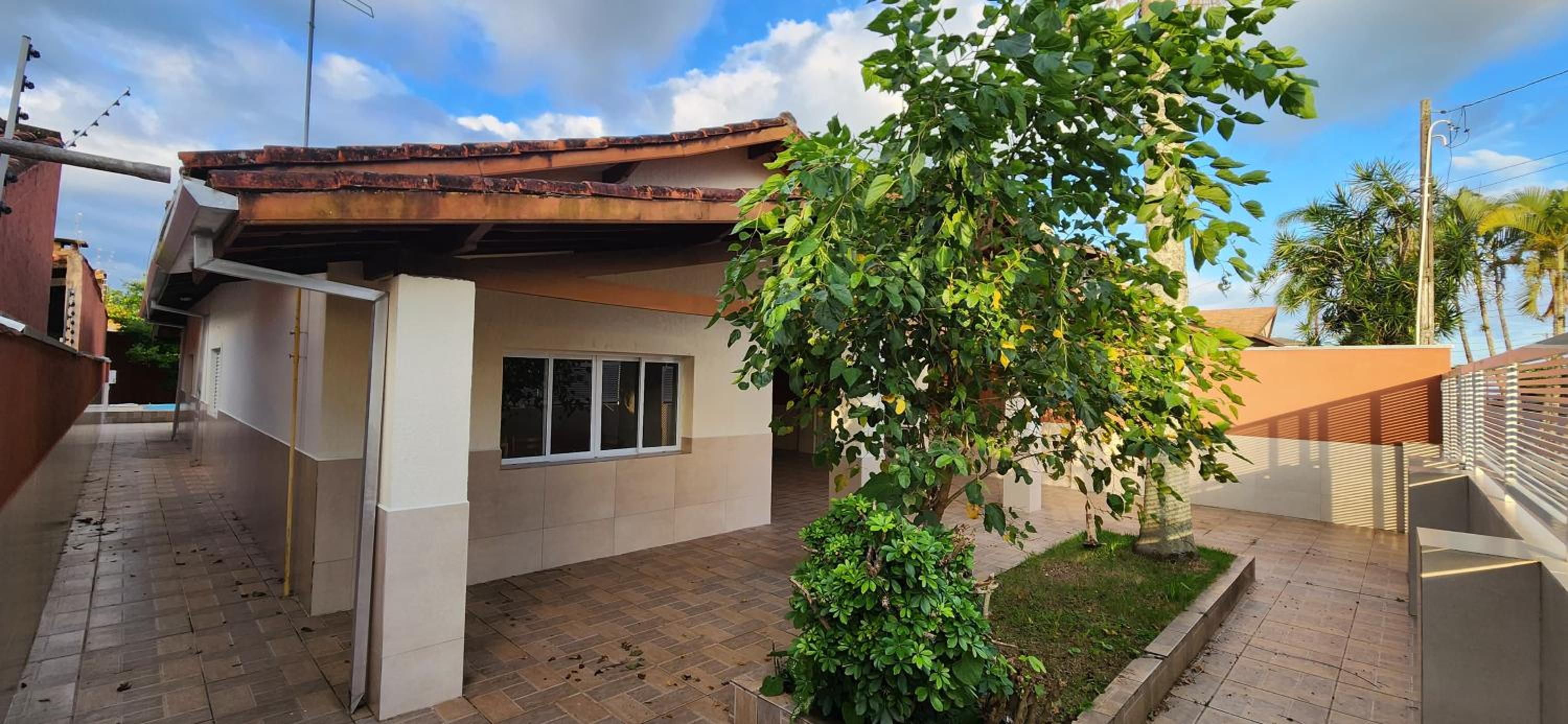 Casa em Caraguatatuba com piscina e churrasqueira
