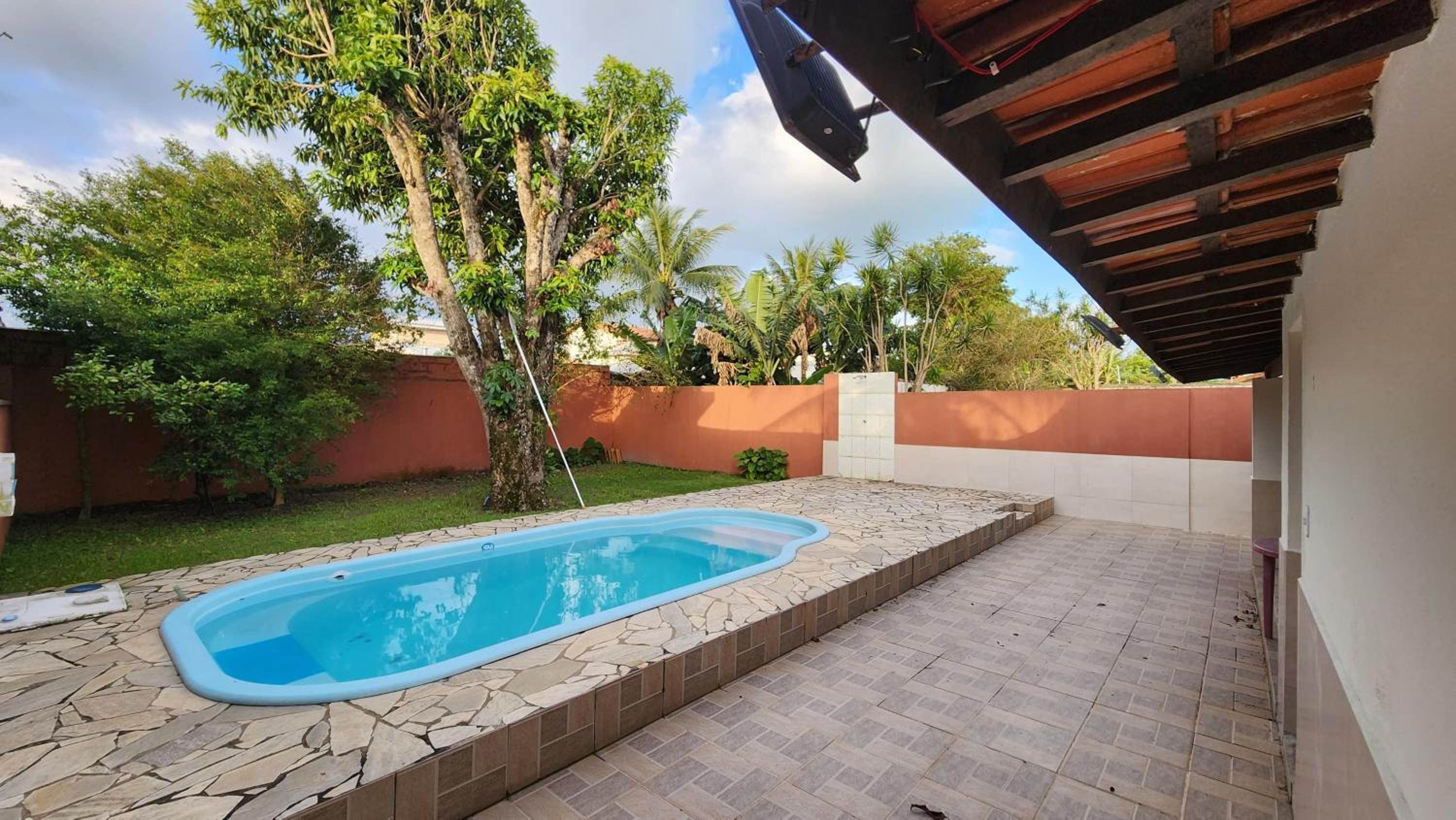 Casa em Caraguatatuba com piscina e churrasqueira