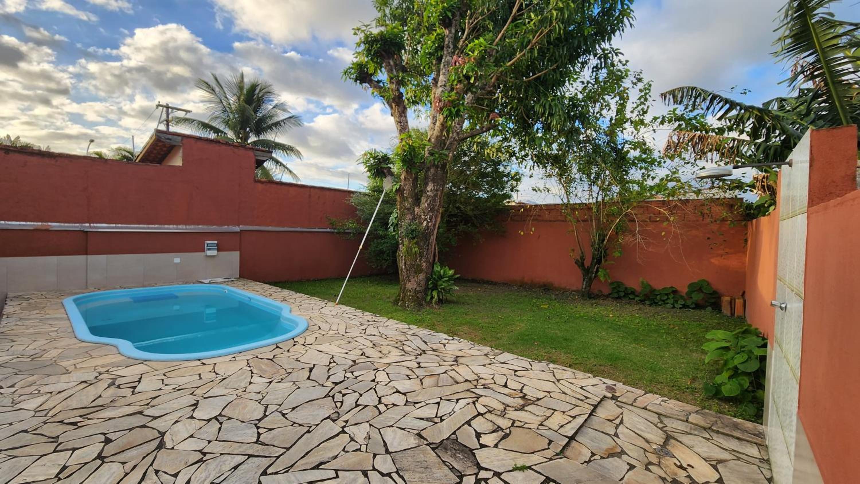 Casa em Caraguatatuba com piscina e churrasqueira