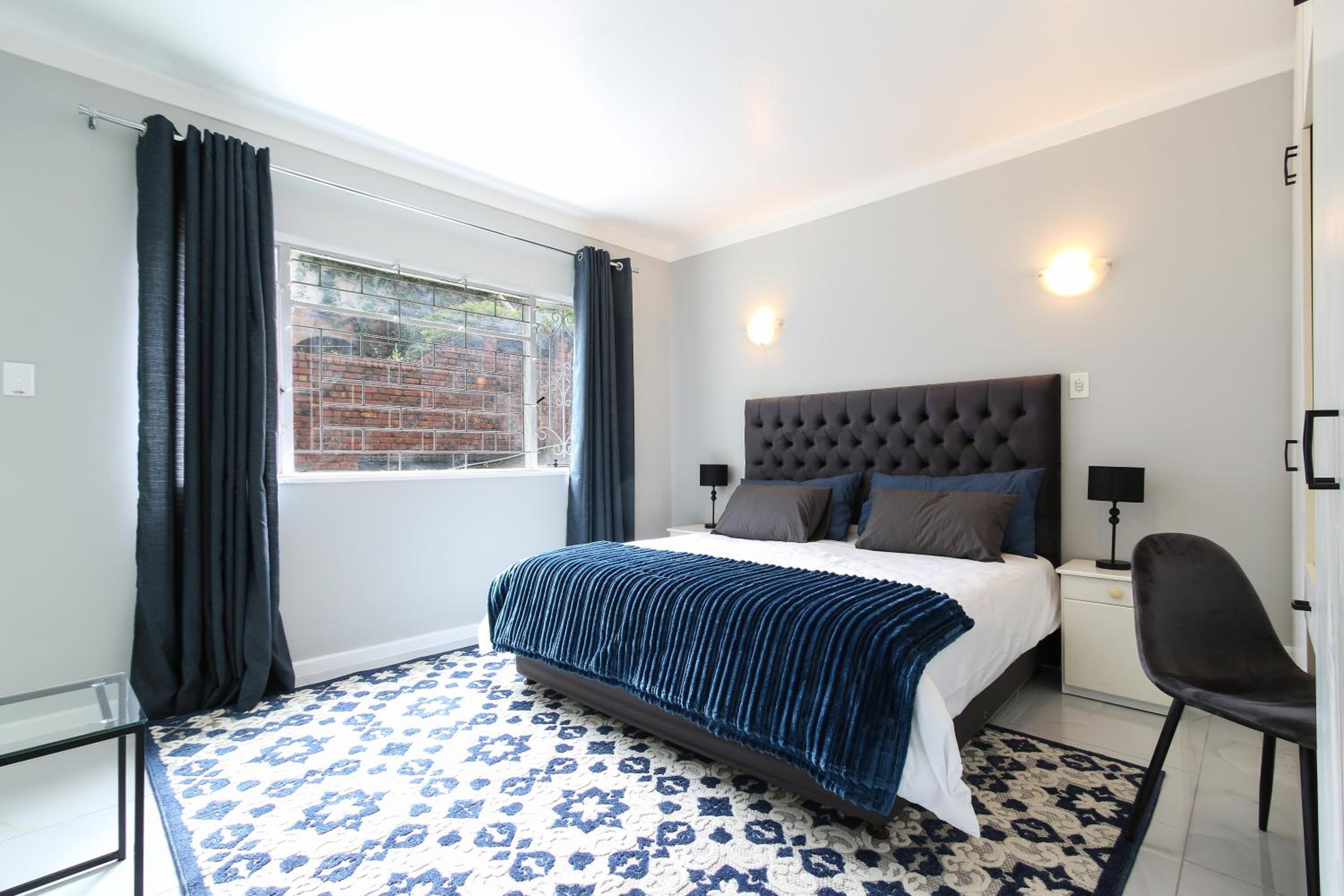 Nederburg, Sea Point, 2 Bed APT - New view 4