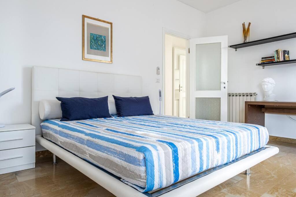 HOST4U - RELAIS VITTORIALE Cozy Apartment with Balcony in Gardone Riviera, Parking Included view 3