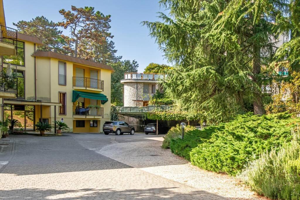 HOST4U - RELAIS VITTORIALE Cozy Apartment with Balcony in Gardone Riviera, Parking Included view 4