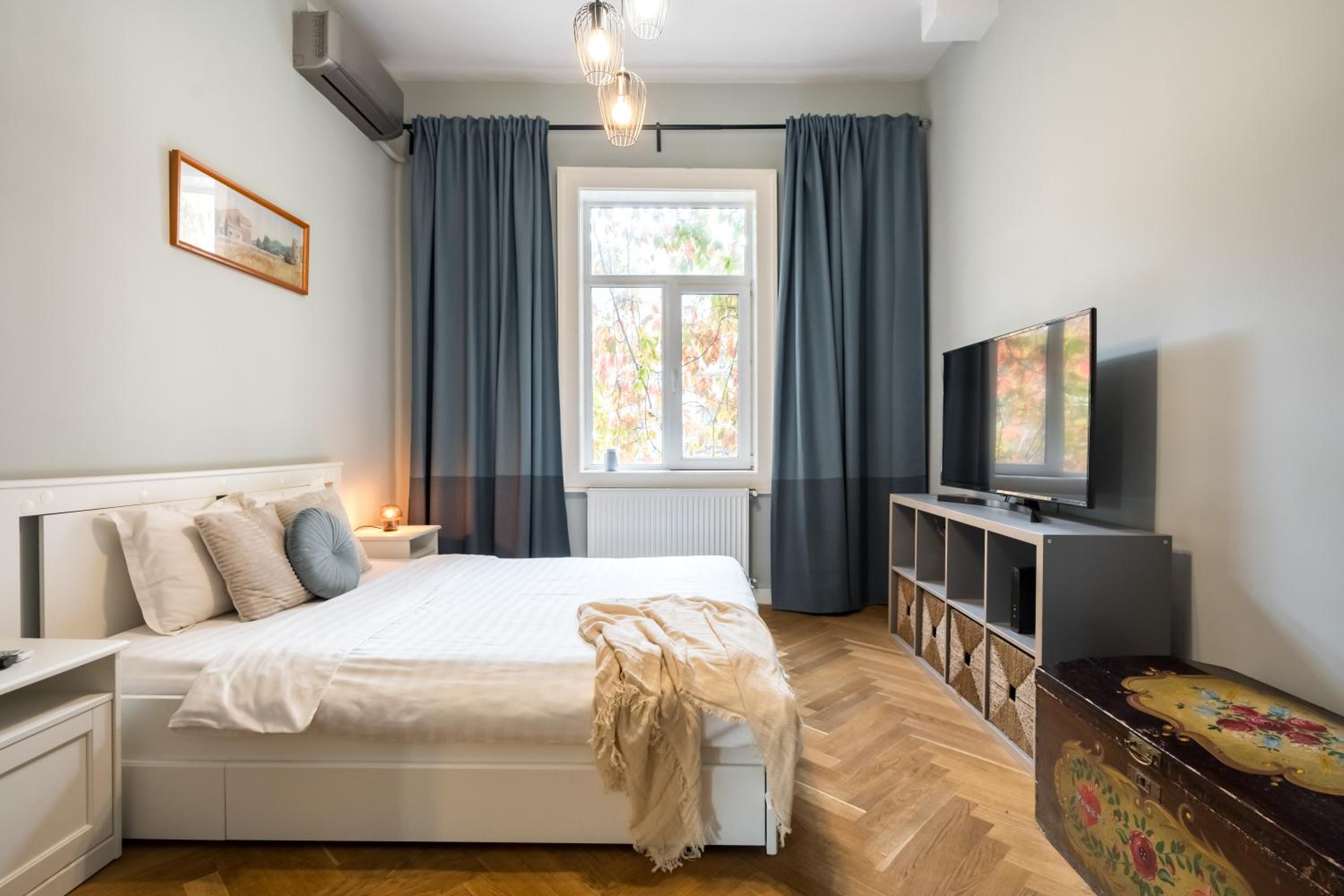 Spacious flat@Cismigiu Park