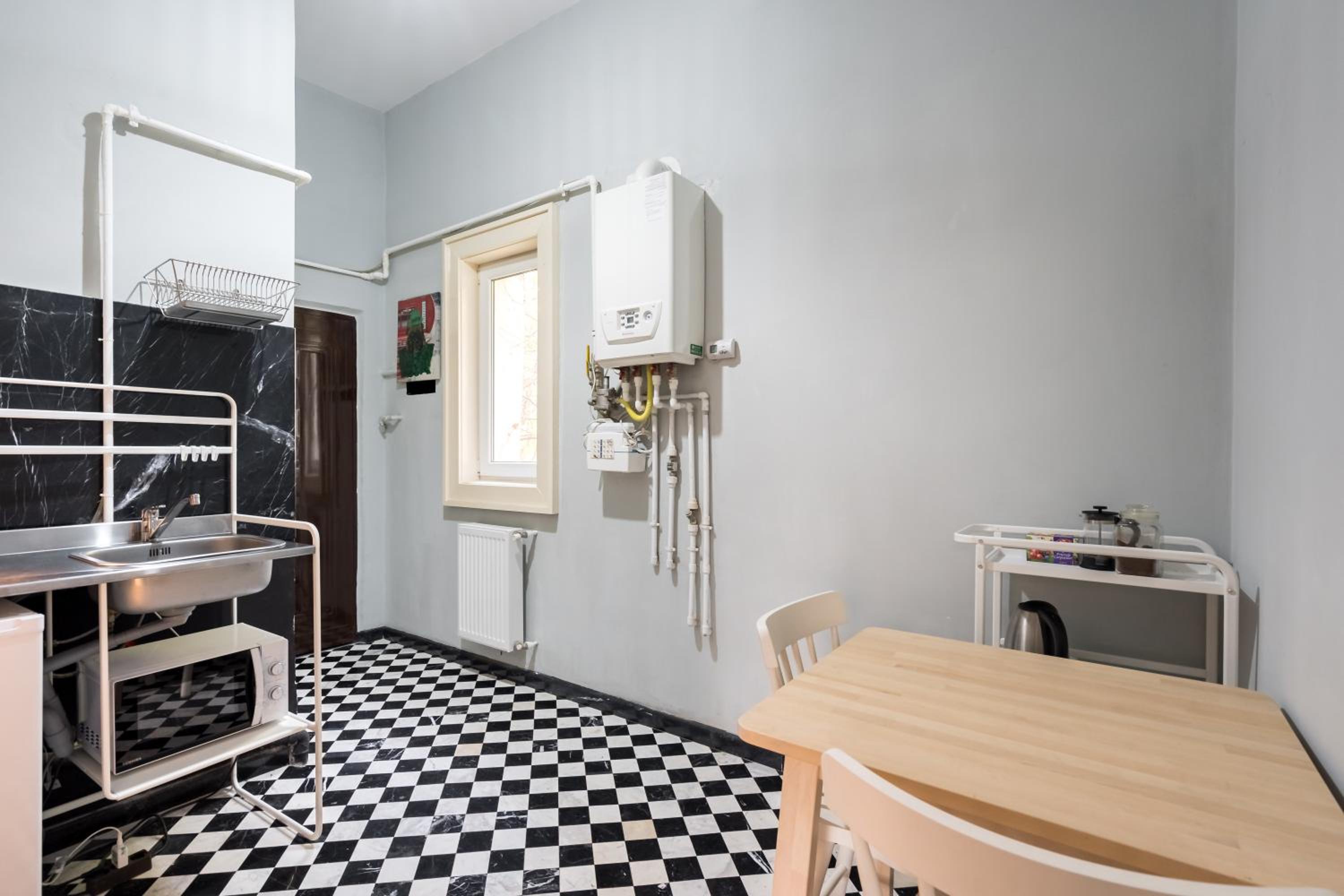 Spacious flat@Cismigiu Park en Bucharest — kitchen