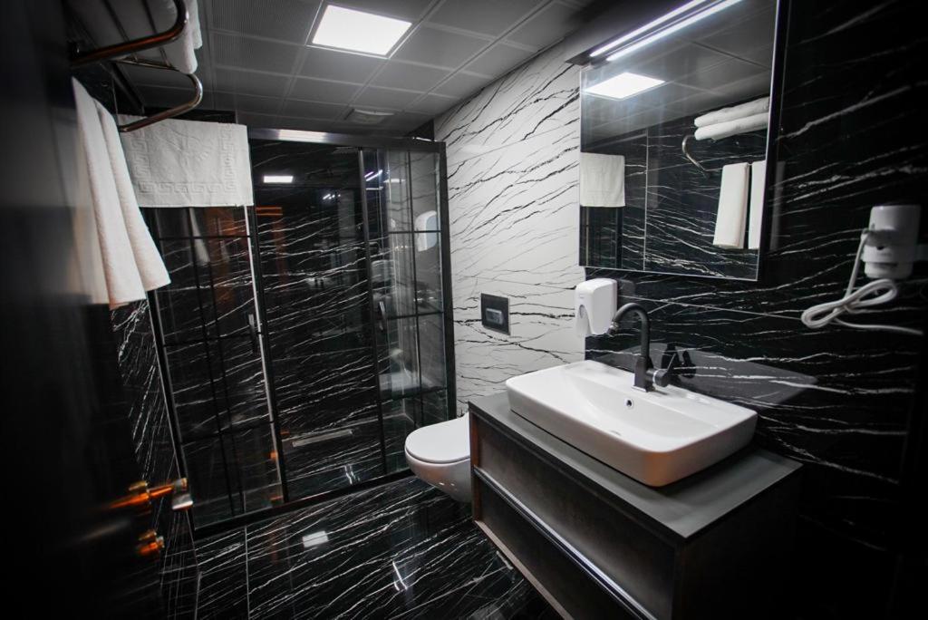 KY Continental Apartments - Image 43