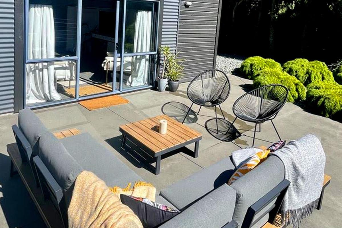 Little Black Ski Chalet | Central, WiFi, Families! view 5
