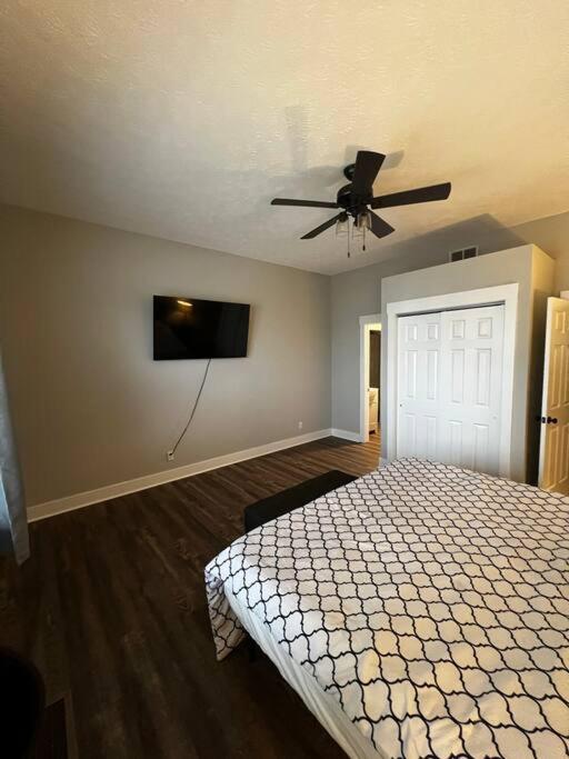 4BR Fully Renovated (Entire House) view 4